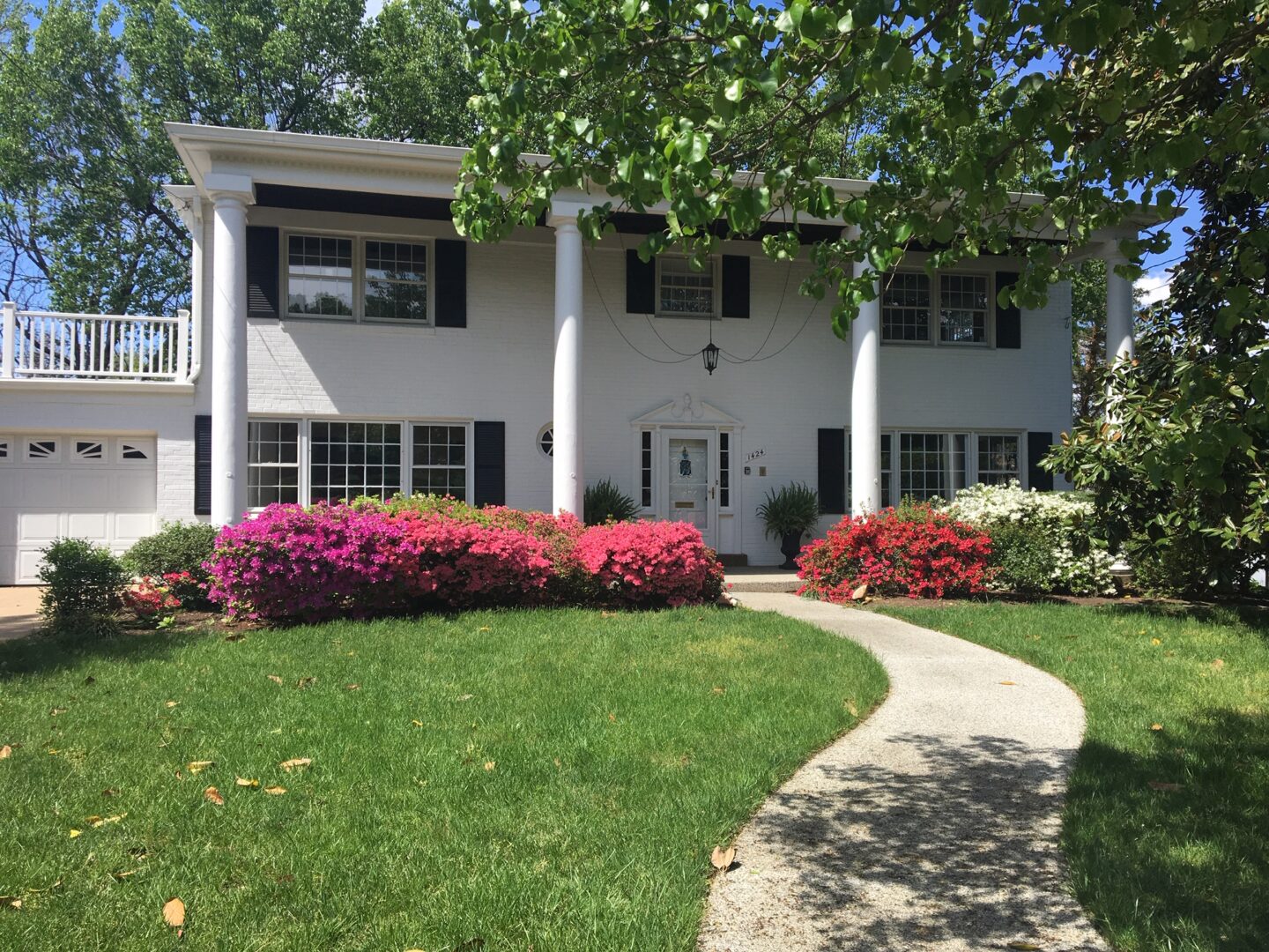 A house with many flowers in the yard